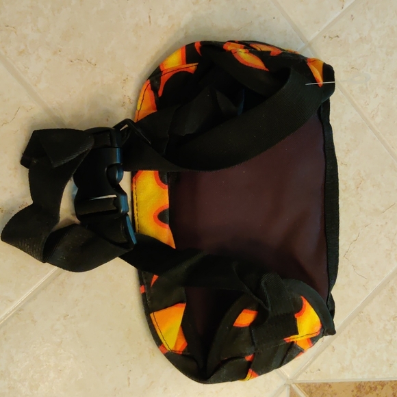 Young Adult Fannie Pack NWT - Picture 4 of 4